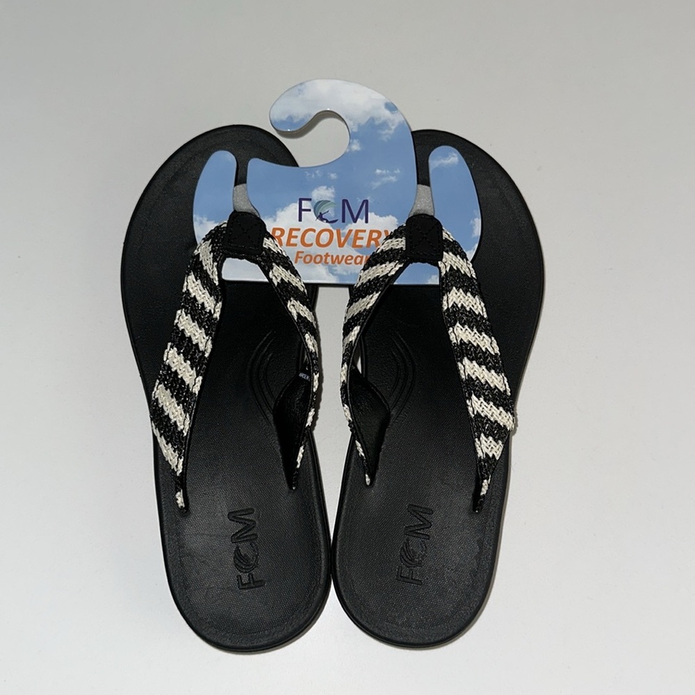 Roxy Black and White Flip Flop Beach Casual Sandals with Chevron Design 7 - Picture 4 of 5